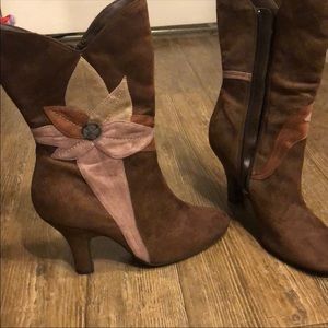 Super cute Prediction boots